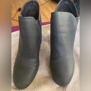 Panther Grey heel boots